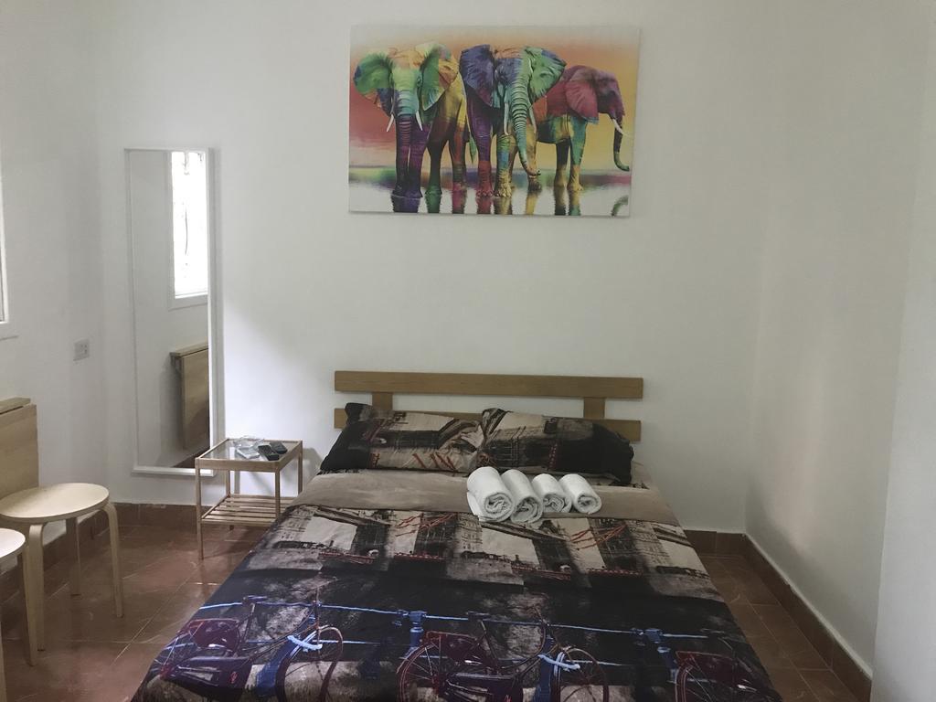 Netanya Motel Pierre Quarto foto