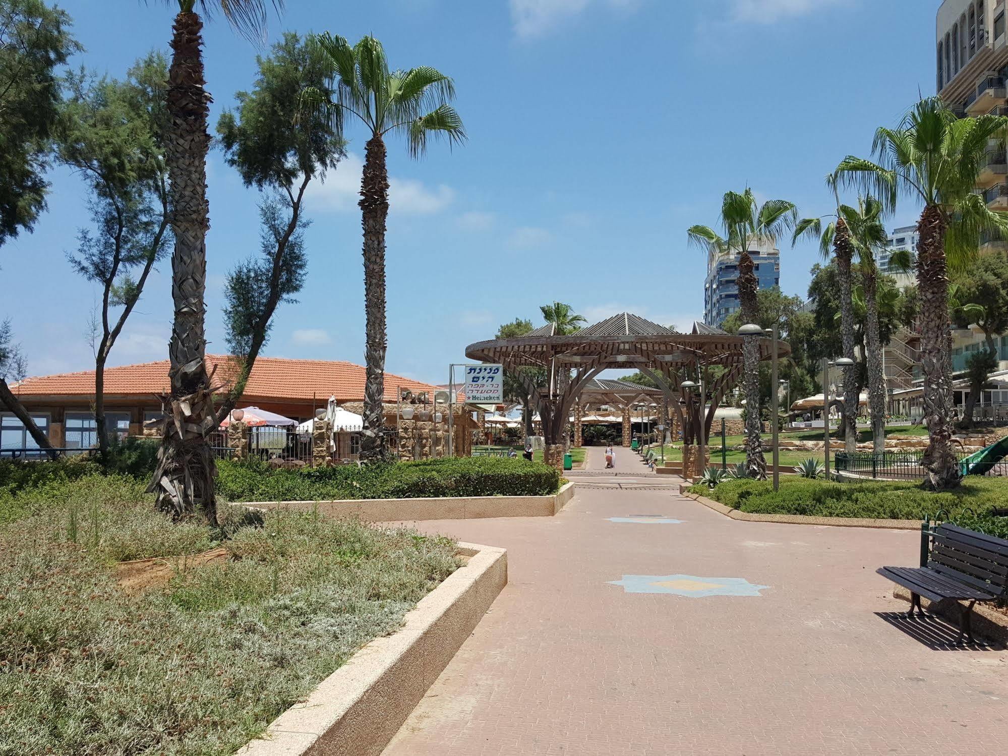 Netanya Motel Pierre Exterior foto